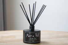 Load image into Gallery viewer, Black Reed Diffuser - Fresh Pear

